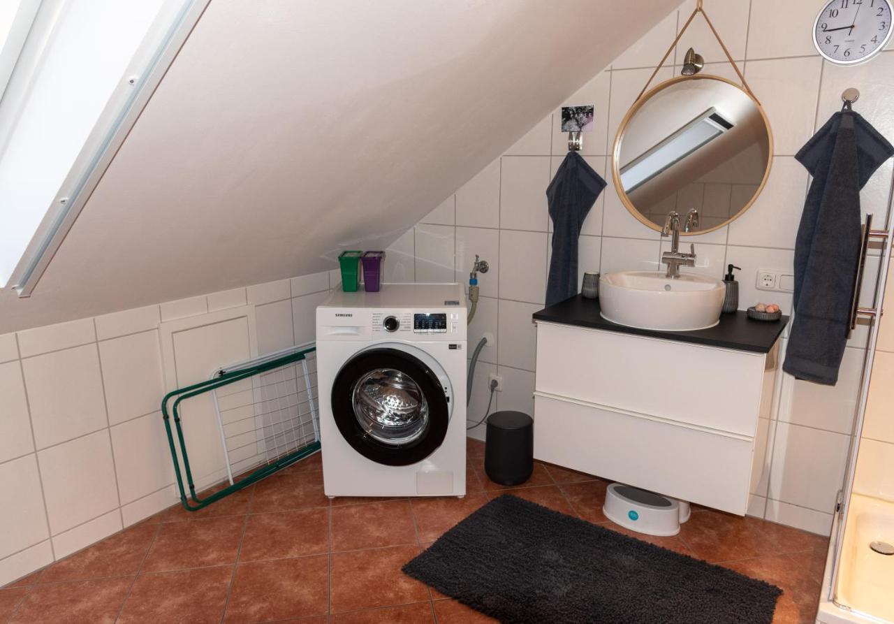 Moderne, gemütliche DG-Wohnung in ruhiger Lage Neunburg vorm Wald Exterior foto