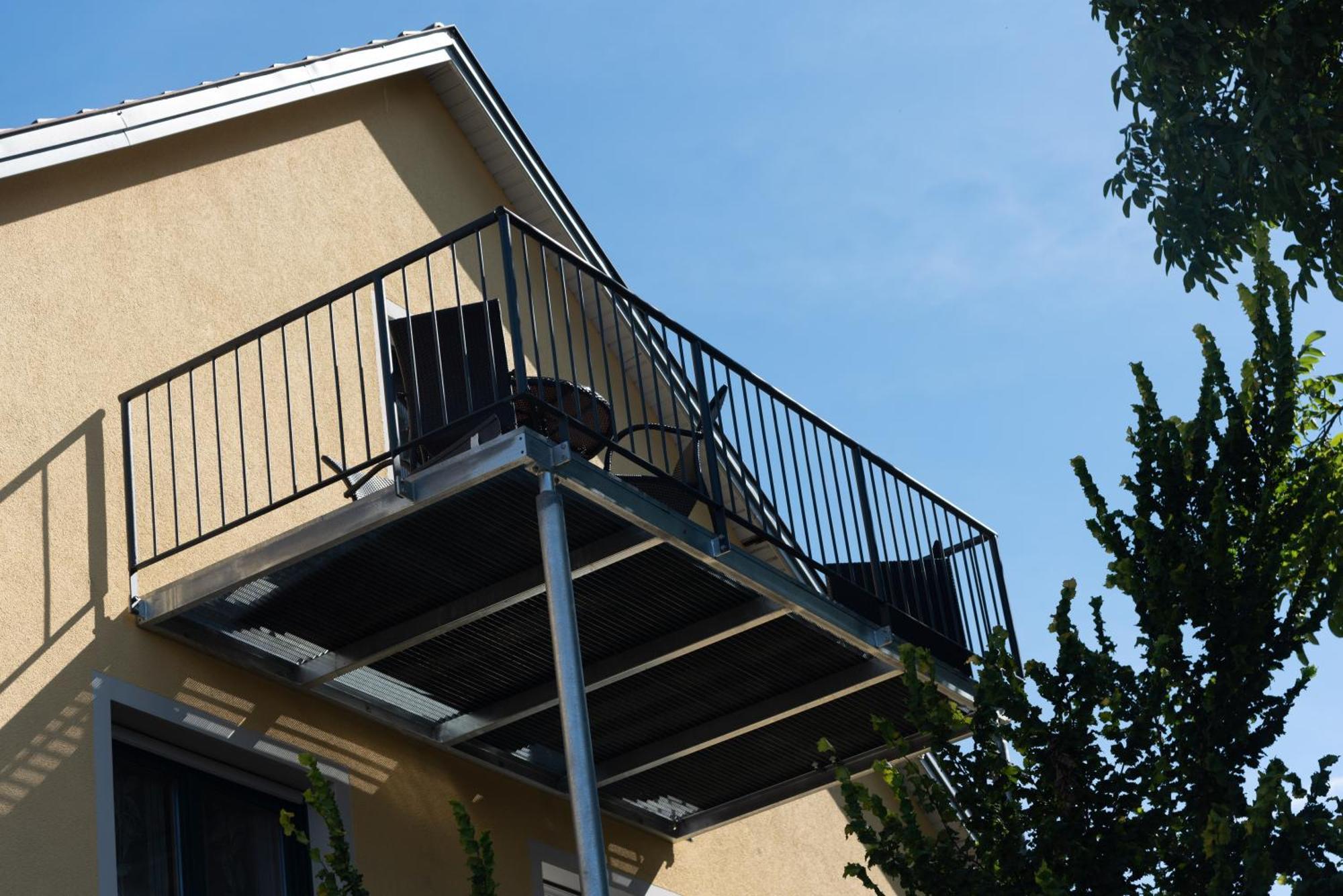 Moderne, gemütliche DG-Wohnung in ruhiger Lage Neunburg vorm Wald Exterior foto
